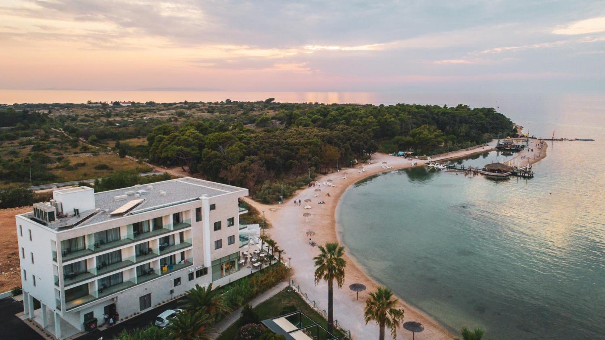 Kaneo Beach Hotel Novalja Exteriör bild