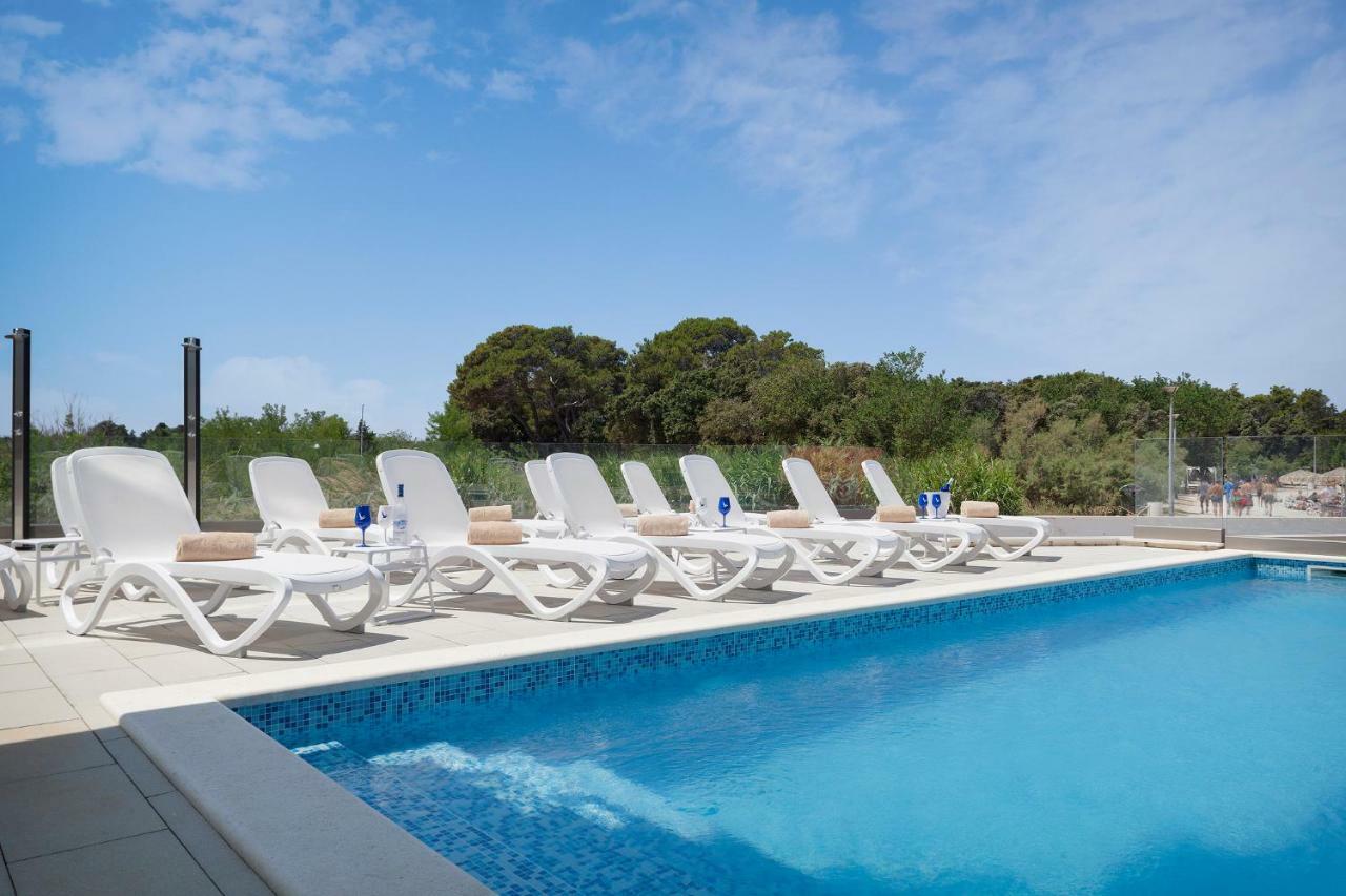 Kaneo Beach Hotel Novalja Exteriör bild